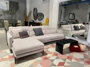 Divano Twin tappeto e complementi Calligaris